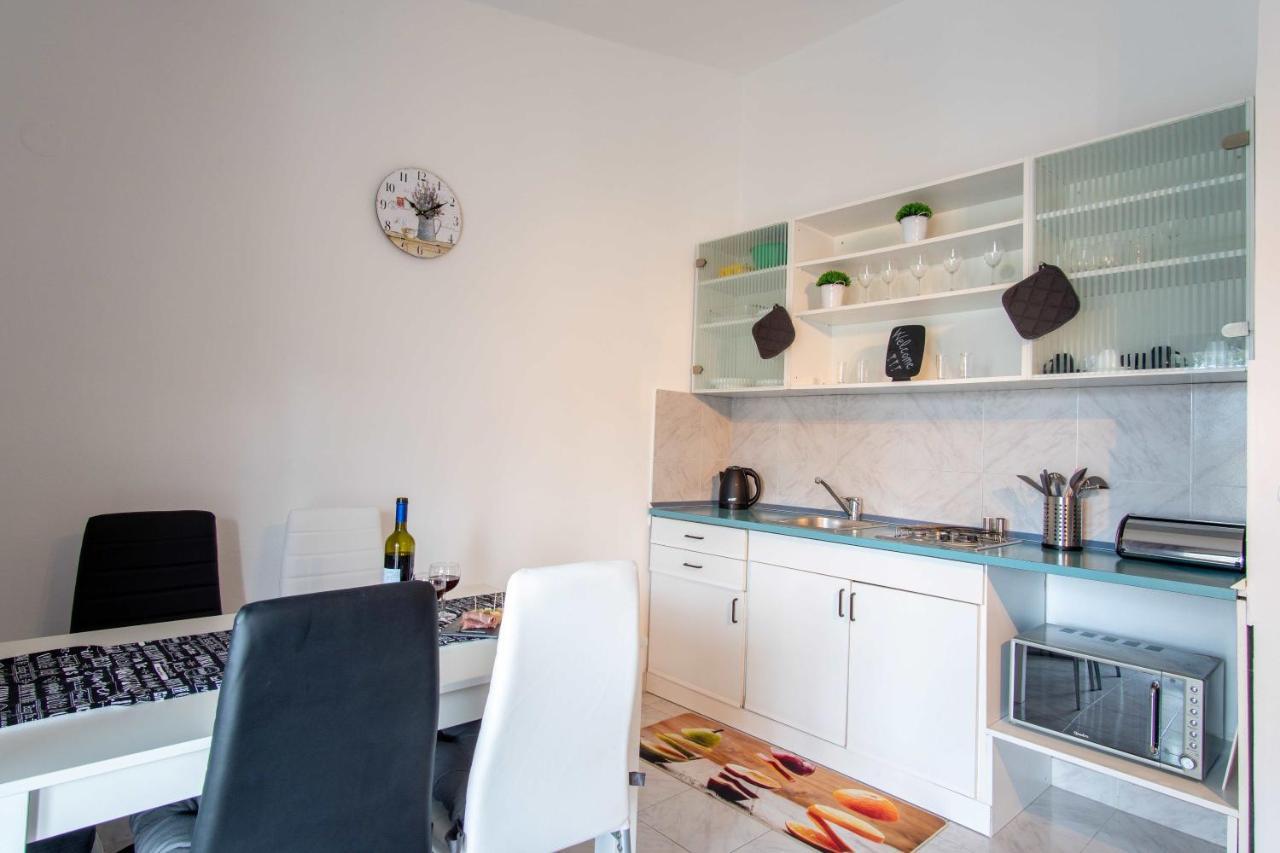 Apartamento Ostaric Mandre Exterior foto